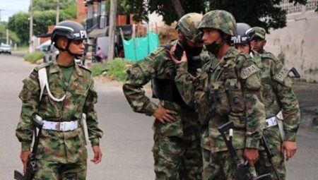 Kolombiya’da askeri üsse taarruz: 9 meyyit, 8 yaralı