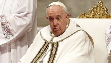 Papa Franciscus, birtakım denetimler için hastaneye kaldırıldı