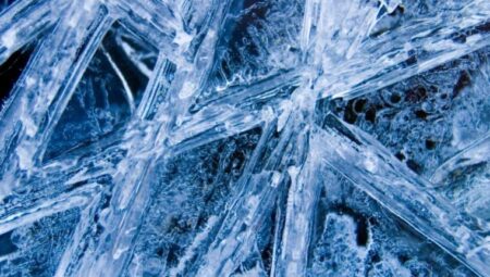 Bilim insanları buz kristalinin gizemini çözdü