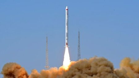 Çin’in ticari taşıyıcı roketi uzaya fırlatıldı