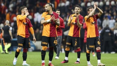 Derbi öncesi Galatasaray’dan idman kararı
