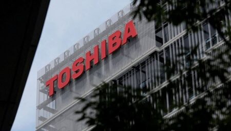 Eski Toshiba yöneticileri, muhasebe dolandırıcılığı hatasından tazminat ödeyecek