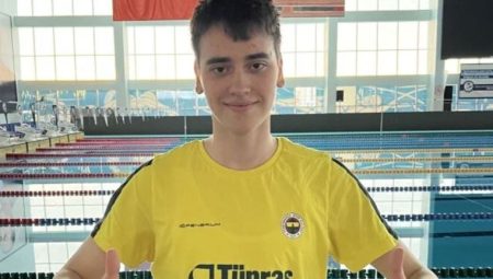 Fenerbahçeli yüzücü Kuzey Tunçelli olimpiyat kotası aldı