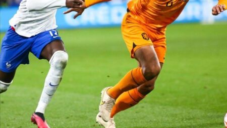 Fransa Futbol Federasyonu, Müslüman futbolcular için maçlara orta verilmesini yasakladı