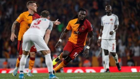 Galatasaraylı futbolcu Bafetimbi Gomis’ten şok karar