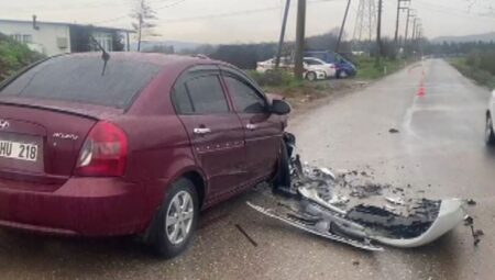 Gebze’de feci kaza! İki araba baş başa çarpıştı: Çok sayıda yaralı var