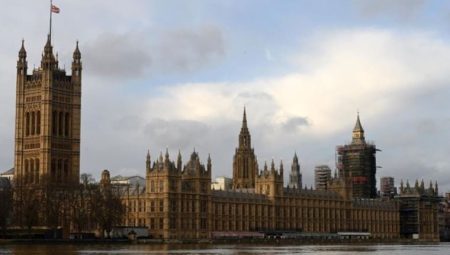 İngiliz parlamentosunun alt kanadından Yasa Dışı Göç Yasası’na onay