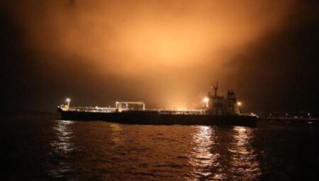 İran, 270 bin litre kaçak akaryakıt taşıyan 4 gemiye el koydu