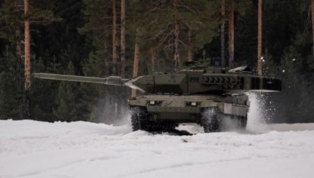İspanya: Ukrayna’ya gönderilmek üzere 6 adet Leopard-2 tankı yola çıktı