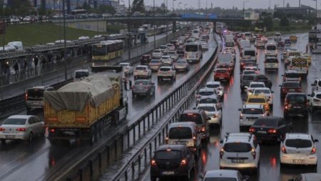 İstanbul’da trafik yoğunluğu yüzde 85’e ulaştı