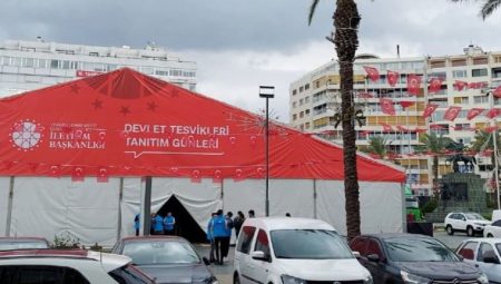 İzmir’de Ata’nın önüne çadır kurdular
