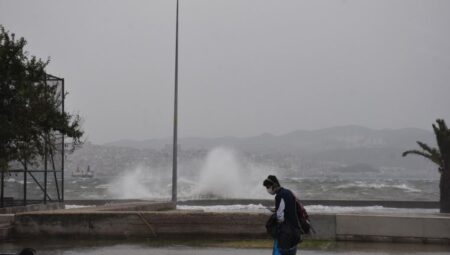 İzmir’de kuvvetli rüzgâr ve fırtına uyarısı