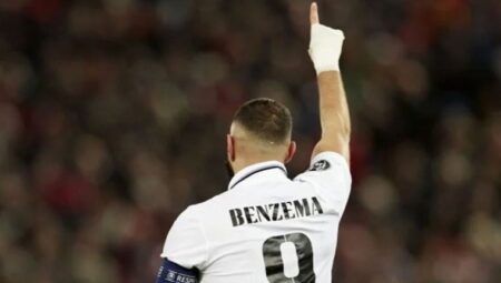 Karim Benzema, Barcelona’yı yıktı!