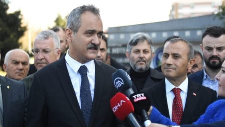 Mahmut Özer, bakanlığını AKP için kullanıyor