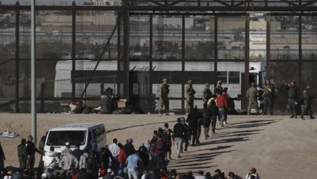 Meksikalı polisler, ABD hududunda sistemsiz göçmenlere müdahale etti