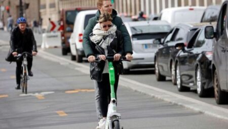 Paris, kiralık e-scooter’ları yasaklayan birinci kent oldu