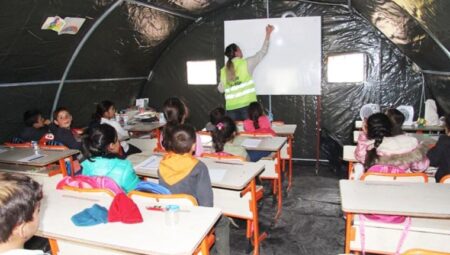 Sarsıntı bölgesindeki 4 vilayette öğretmenlere ek yer değişikliği hakkı