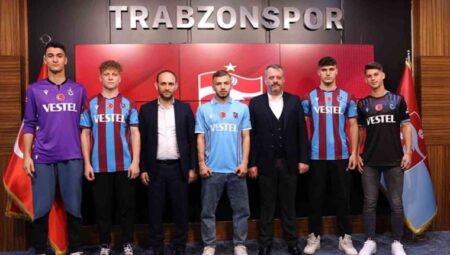 Trabzonspor altyapısından yetişen 5 futbolcu ile profesyonel kontrat imzaladı