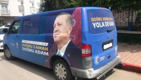 Antalya’da İlçe Seçim Heyeti Erdoğan’ın Türk bayraklı görselinin kaldırılmasına karar verdi
