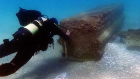 Arkeologlar gemi enkazında 1.800 yıllık mermer eserler keşfetti