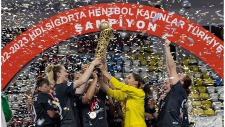 Bayanlar Türkiye Kupası’nda şampiyon Yalıkavakspor! Yalıkavakspor 33 – 31 Kastamonu Belediyesi (Maç sonucu)