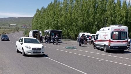 Bingöl’de halk otobüsü ile yolcu minibüsü çarpıştı: 16 yaralı