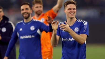 Bundesliga’da Schalke, son dakikada güldü