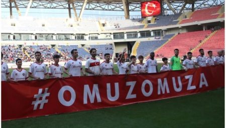 Depremzedeler için manalı organizasyon! “TFF Omuz Omuza Şov Maçı” Mersin’de oynandı
