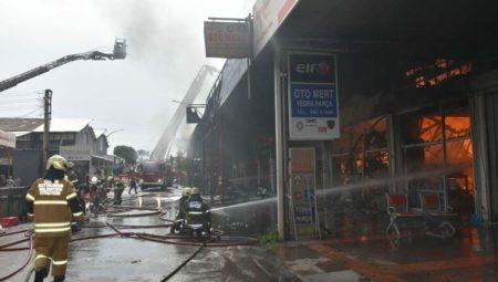 İzmir’de sanayi sitesinde yangın