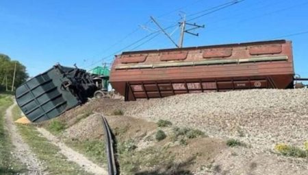 Kırım’da tahıl yüklü trenin vagonları raydan çıktı