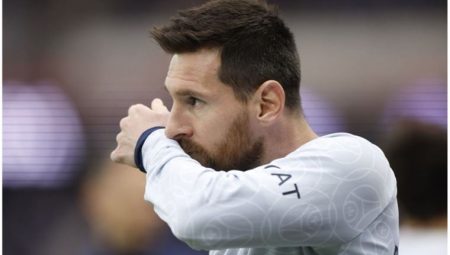 Lionel Messi’ye PSG taraftarının yansısı bitmiyor
