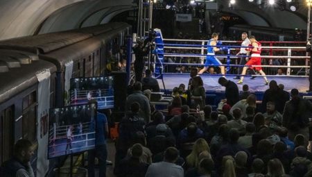 Ukrayna’da spor da yer altına indi: Boks turnuvası güvenlik nedeniyle metro istasyonunda düzenlendi!